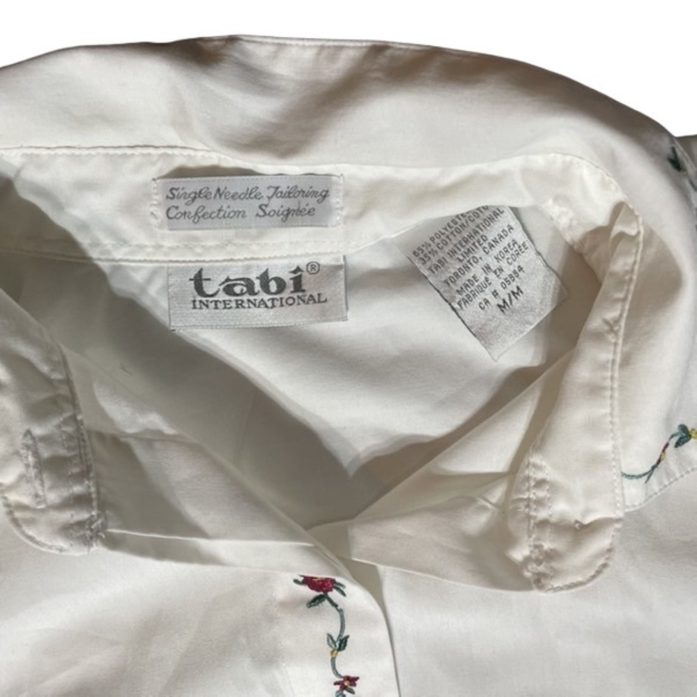 Tabi International Vintage White Blouse with Floral Embroidery Size Medium - Picture 3 of 7